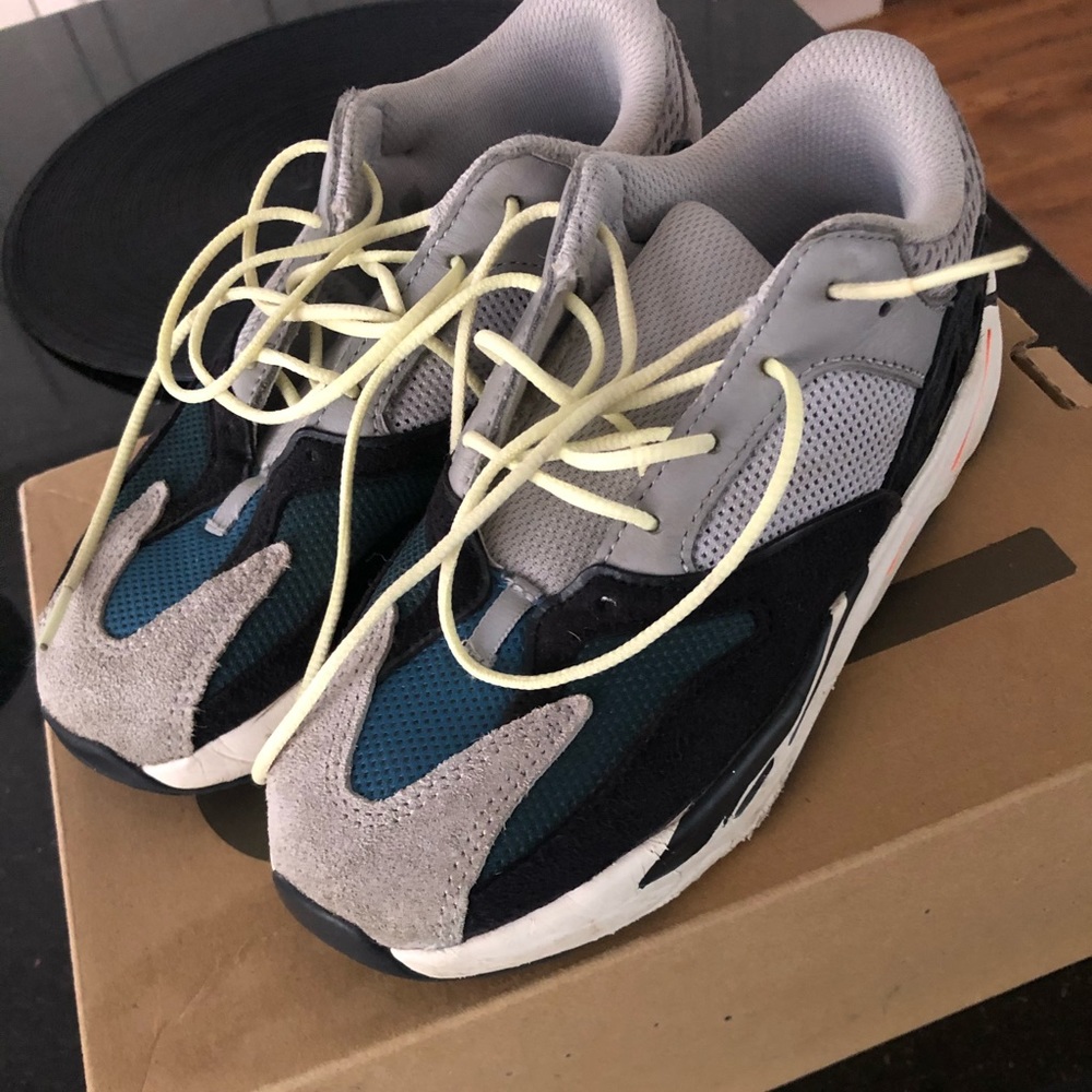 Yeezy boost 700